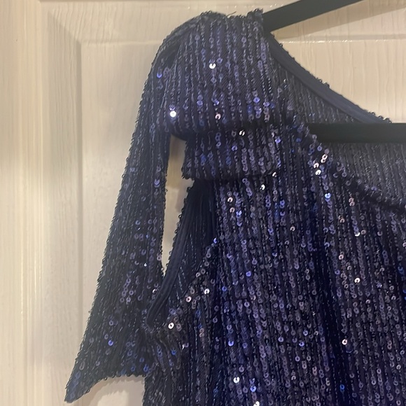 CeCe sequin long sleeve cold shoulder/bow top - Picture 2 of 4